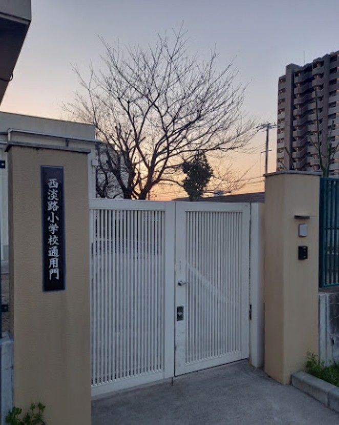 近くの大阪市立西淡路小学校まで353m(徒歩5分)