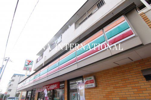 近くのファミリーマート習志野実籾店まで863m(徒歩11分)