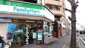 近くのファミリーマート矢向二丁目店まで700m（徒歩9分）