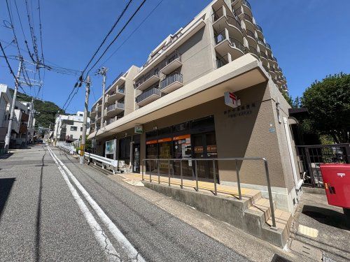 近くの神戸中島郵便局まで744m（徒歩10分）