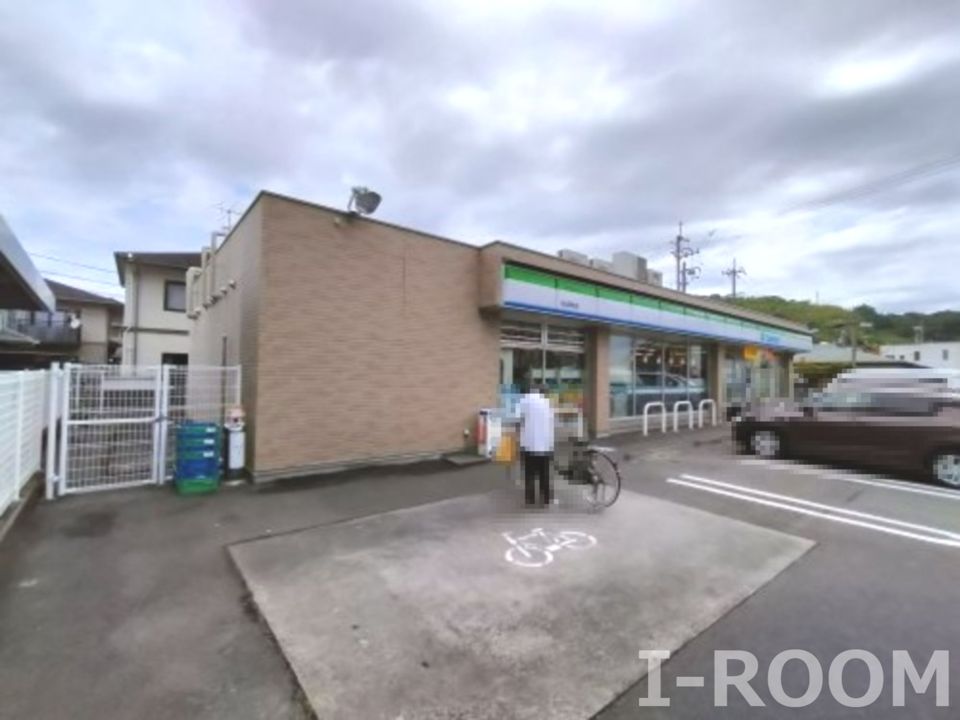 近くのファミリーマート 松山味生店まで417m（徒歩6分）