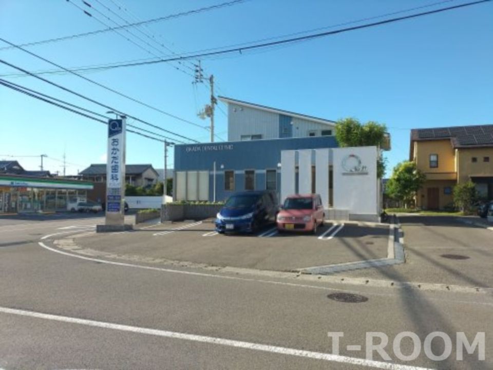 近くのおかだ歯科クリニックまで801m（徒歩11分）
