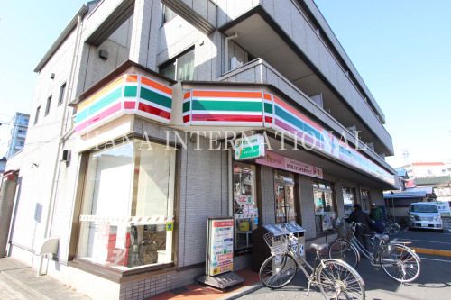 近くのセブンイレブン北越谷駅東口店まで1,927m（徒歩25分）