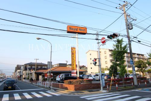 近くの飲食店まで722m（徒歩10分）