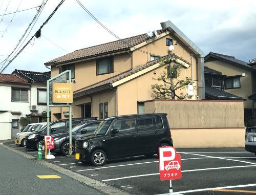 近くのブラキテまで452m（徒歩6分）