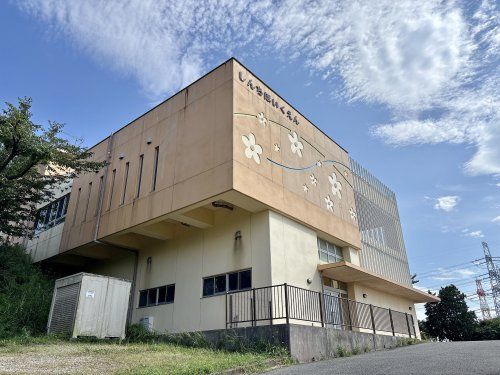 近くの知多市立新知保育園まで813m(徒歩11分)