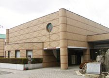 近くの高松市国分寺図書館まで694m(徒歩9分)