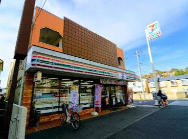 近くのコンビニまで750m（徒歩10分）