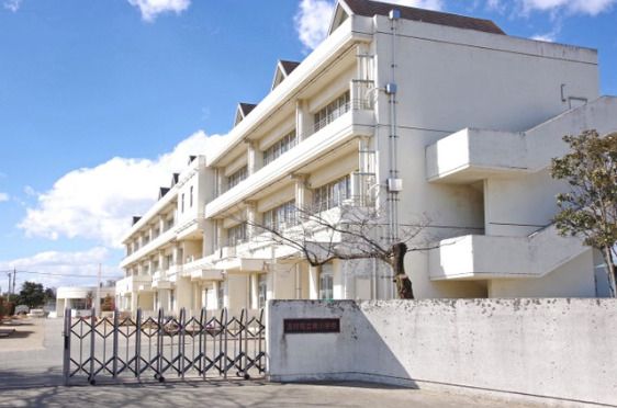 近くの玉村町立南小学校まで545m(徒歩7分)