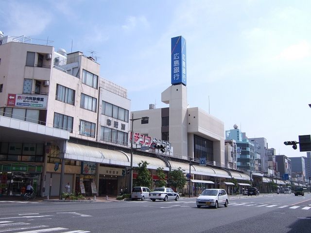 近くの広島銀行呉支店まで824m（徒歩11分）