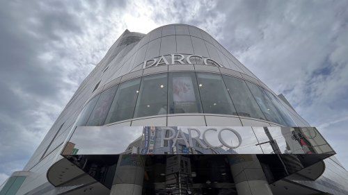 近くの調布PARCOまで904m（徒歩12分）