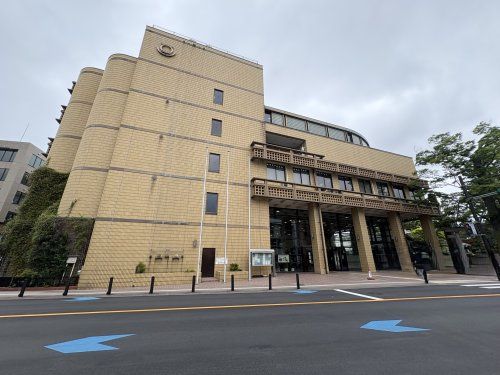 近くの逗子市役所まで673m(徒歩9分)