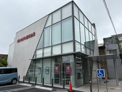 近くのかながわ信用金庫 逗子支店まで611m(徒歩8分)