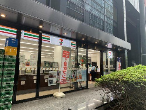 近くのセブンイレブン KDDI本社20階店まで245m(徒歩4分)