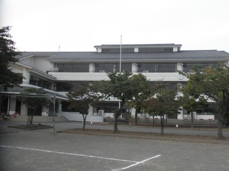 近くの太田市立旭中学校まで1,182m（徒歩15分）
