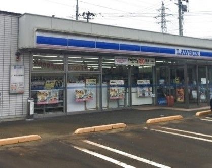 近くのローソン見附学校町店まで382m（徒歩5分）