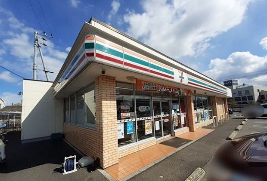 近くのセブンイレブン さぬき志度小坂店まで740m(徒歩10分)