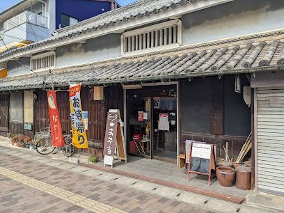 近くの飲食店まで742m（徒歩10分）