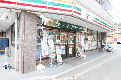 近くのセブン-イレブン 調布上石原３丁目店まで403m（徒歩6分）