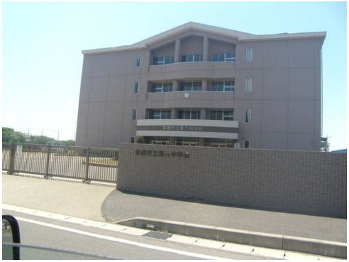 近くの前橋市立第六中学校まで1,394m（徒歩18分）