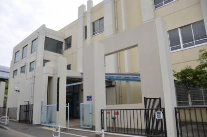 近くの神戸市立若宮小学校まで447m（徒歩6分）