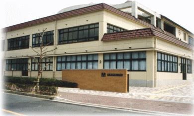 近くの呉市立阿賀小学校まで590m（徒歩8分）