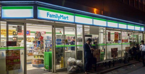 近くのファミリーマート 中津三丁目店まで469m(徒歩6分)