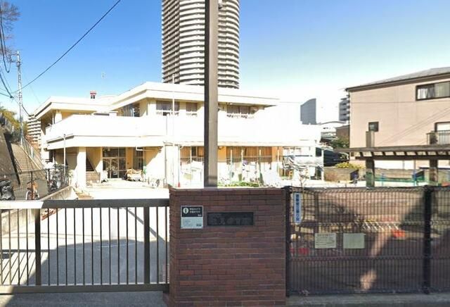 近くの横須賀市立逸見保育園まで872m(徒歩11分)