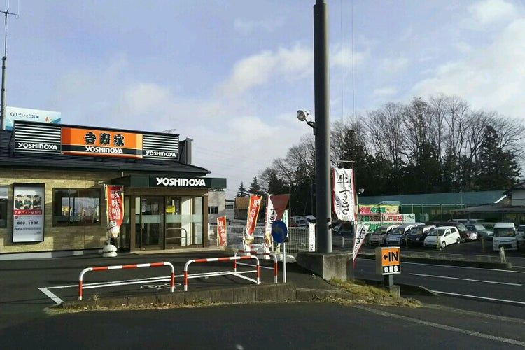 近くの飲食店まで828m（徒歩11分）