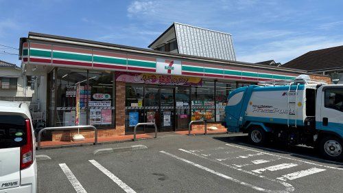 近くのセブンイレブン 立川泉体育館駅前店まで941m（徒歩12分）