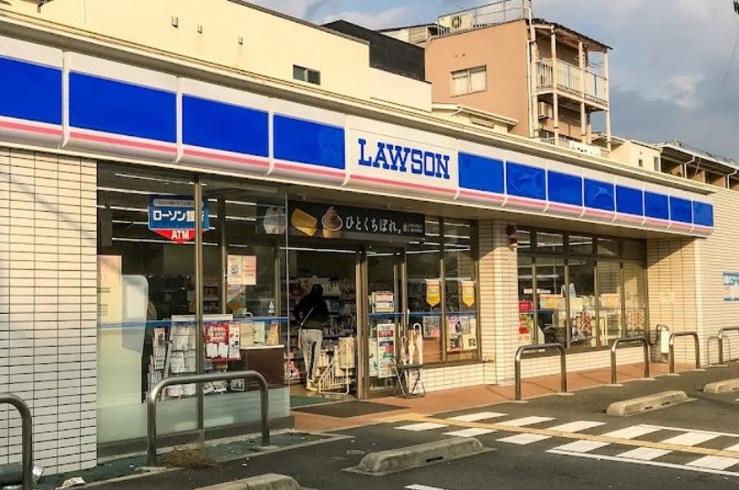 近くのローソン 御幸町二丁目店まで320m（徒歩4分）