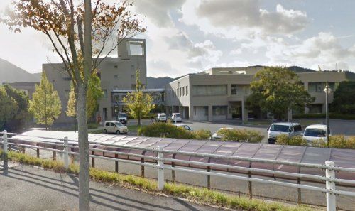 近くの私立広島文化学園大学郷原キャンパスまで461m（徒歩6分）