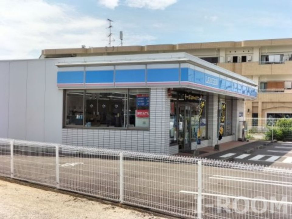 近くのコンビニまで870m（徒歩11分）