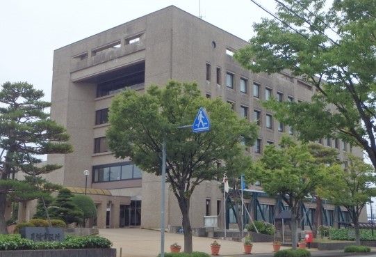 近くの見附市役所まで456m（徒歩6分）