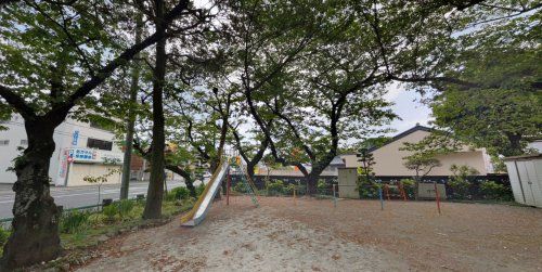 近くの公園まで340m(徒歩5分)