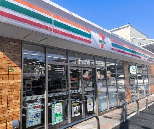 近くのセブンイレブン 世田谷北烏山9丁目店まで339m(徒歩5分)