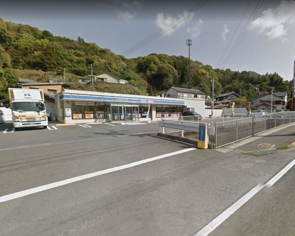 近くのローソン 長崎草住町店まで460m(徒歩6分)