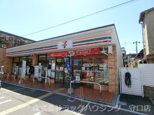 近くのコンビニまで374m（徒歩5分）