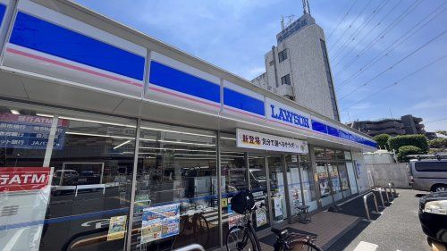 近くのコンビニまで363m（徒歩5分）