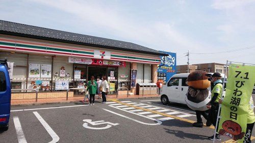 近くのセブンイレブン 大津おごとマリーナ店まで370m（徒歩5分）