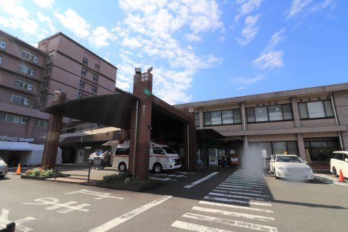 近くの横須賀市立うわまち病院まで577m（徒歩8分）