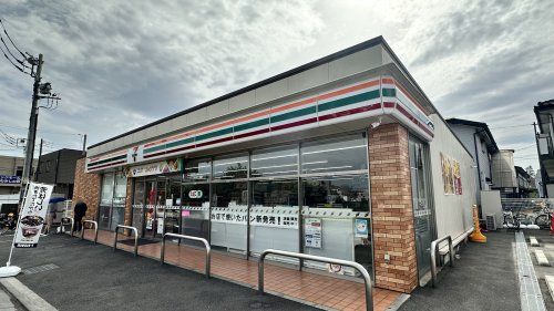 近くのセブンイレブン 府中白糸台4丁目店まで422m（徒歩6分）