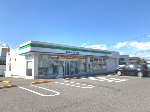 近くのファミリーマート 前橋総社町高井店まで643m（徒歩9分）