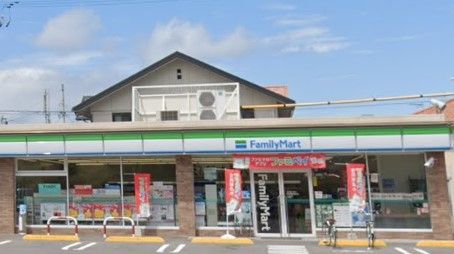 近くのファミリーマート 高松屋島西町北店まで482m(徒歩7分)