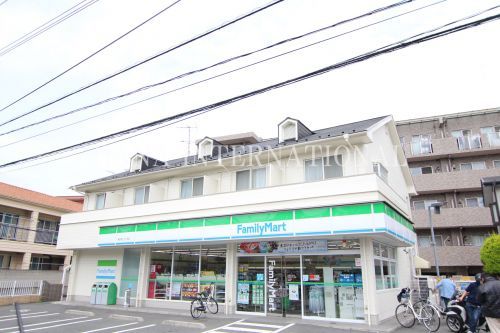 近くのファミリーマート浦安堀江三丁目店まで407m（徒歩6分）
