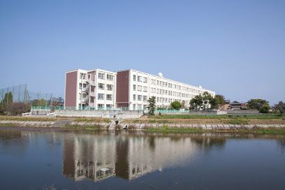 近くの高松市立川島小学校まで646m(徒歩9分)