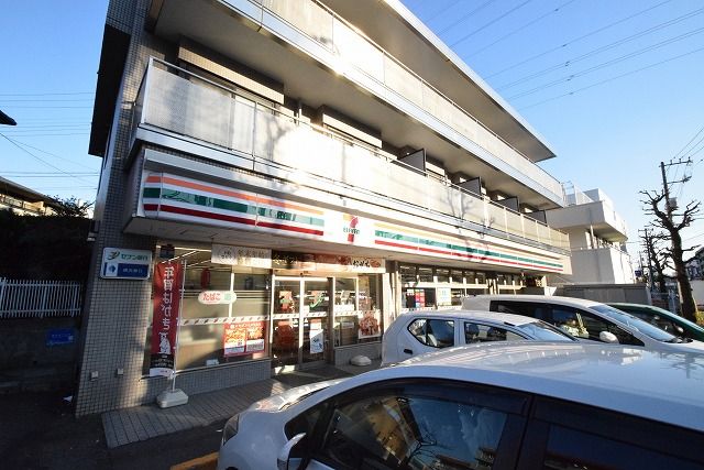 近くのセブンイレブン 横浜岸根公園店まで422m（徒歩6分）