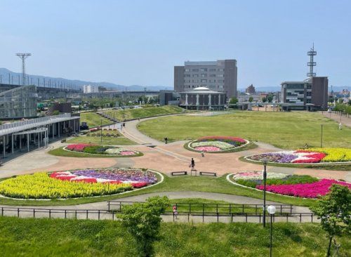 近くの長岡市民防災公園まで1,082m（徒歩14分）