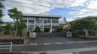 近くの高松市役所健康福祉局 川添幼稚園まで1,301m（徒歩17分）