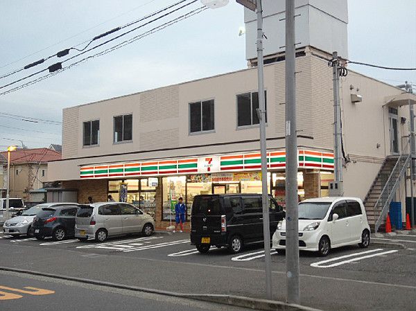 近くのセブンイレブン 横須賀大津町店まで148m（徒歩2分）